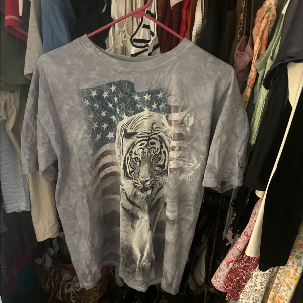 The Mountain Gray Tiger Graphic T-Shirt